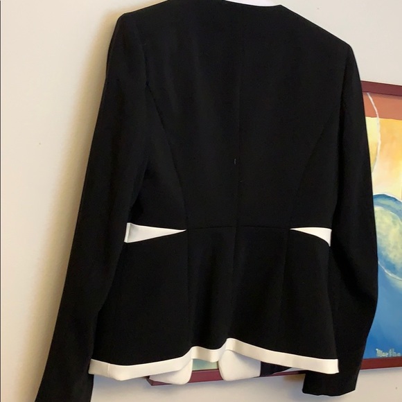 ❌SOLD❌ Ivanka Trump black & off white blazer Sz 4 - Picture 4 of 5